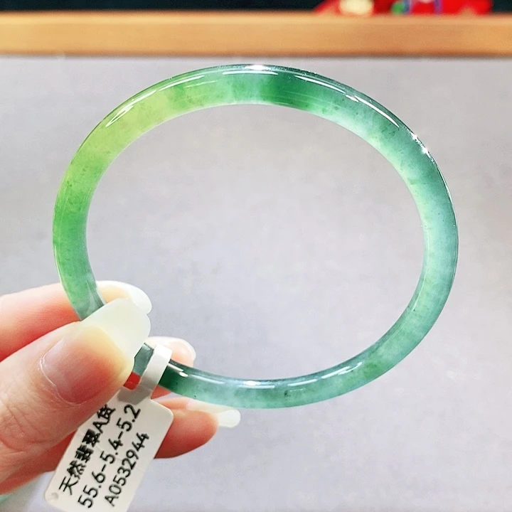 翡翠未镶嵌手镯（圆镯）
