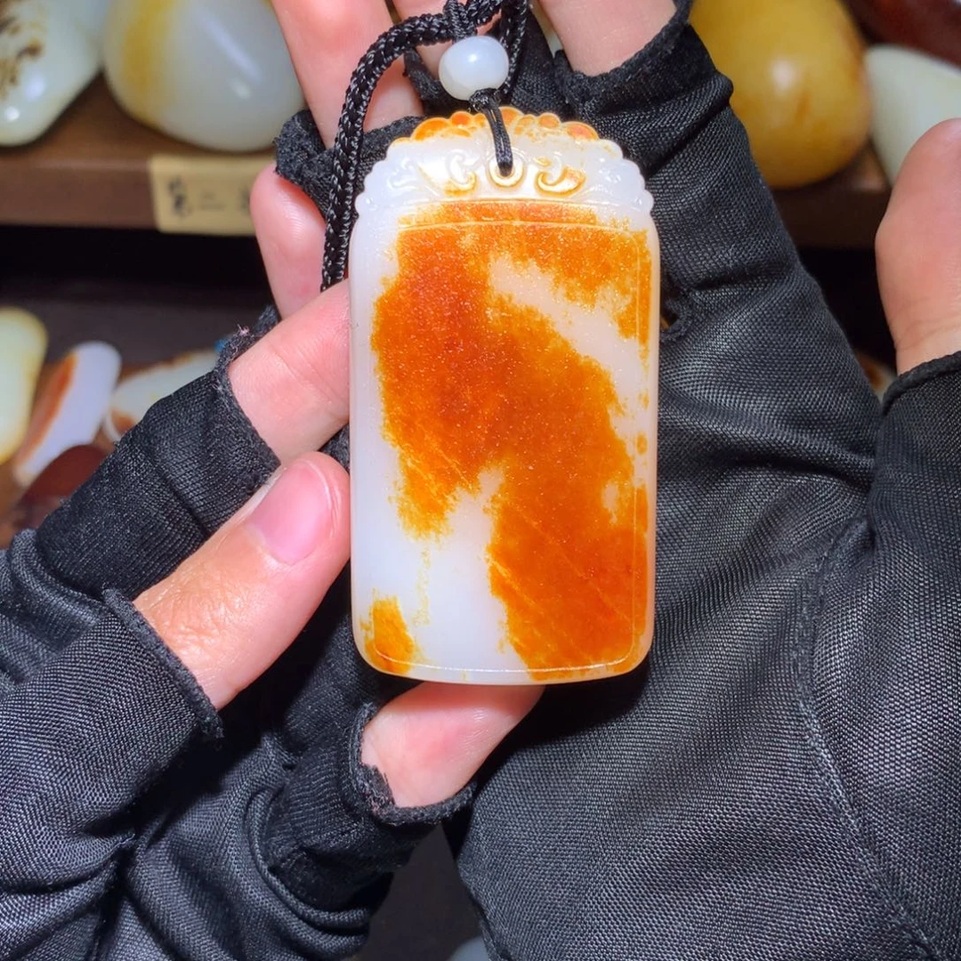 古***台和田玉未镶嵌颈饰