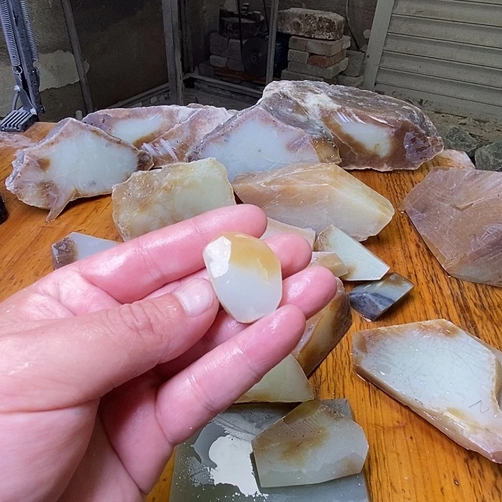 和田玉（糖玉）未镶嵌珠宝半成品春*