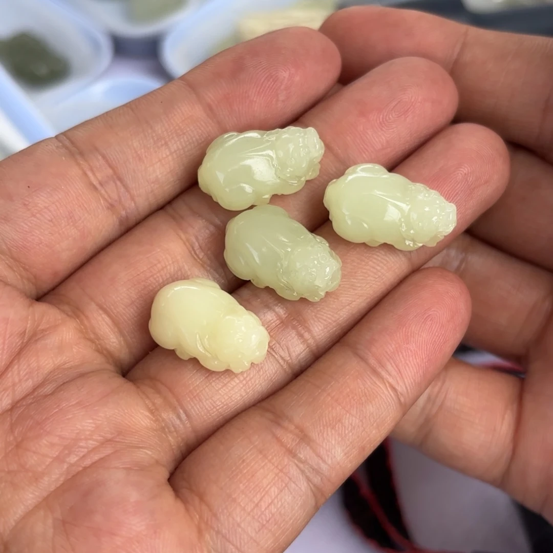 和田玉（黄玉）未镶嵌颈饰貔貅20尺寸。多样性拍一发一