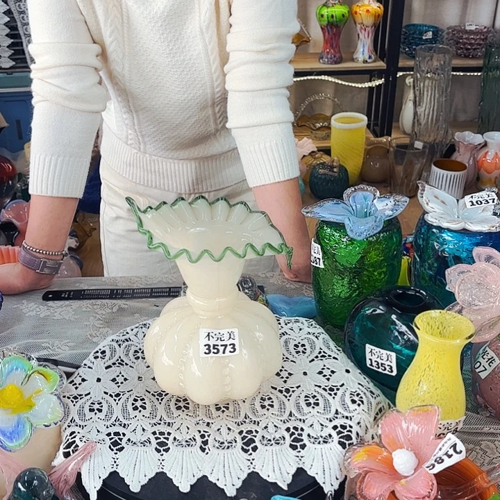 3573 家悦琉璃工艺品不完美