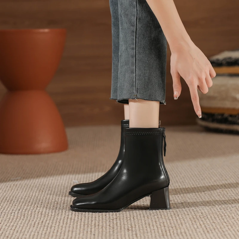 秋冬新款粗跟轻便中跟瘦瘦靴百搭舒适短靴女