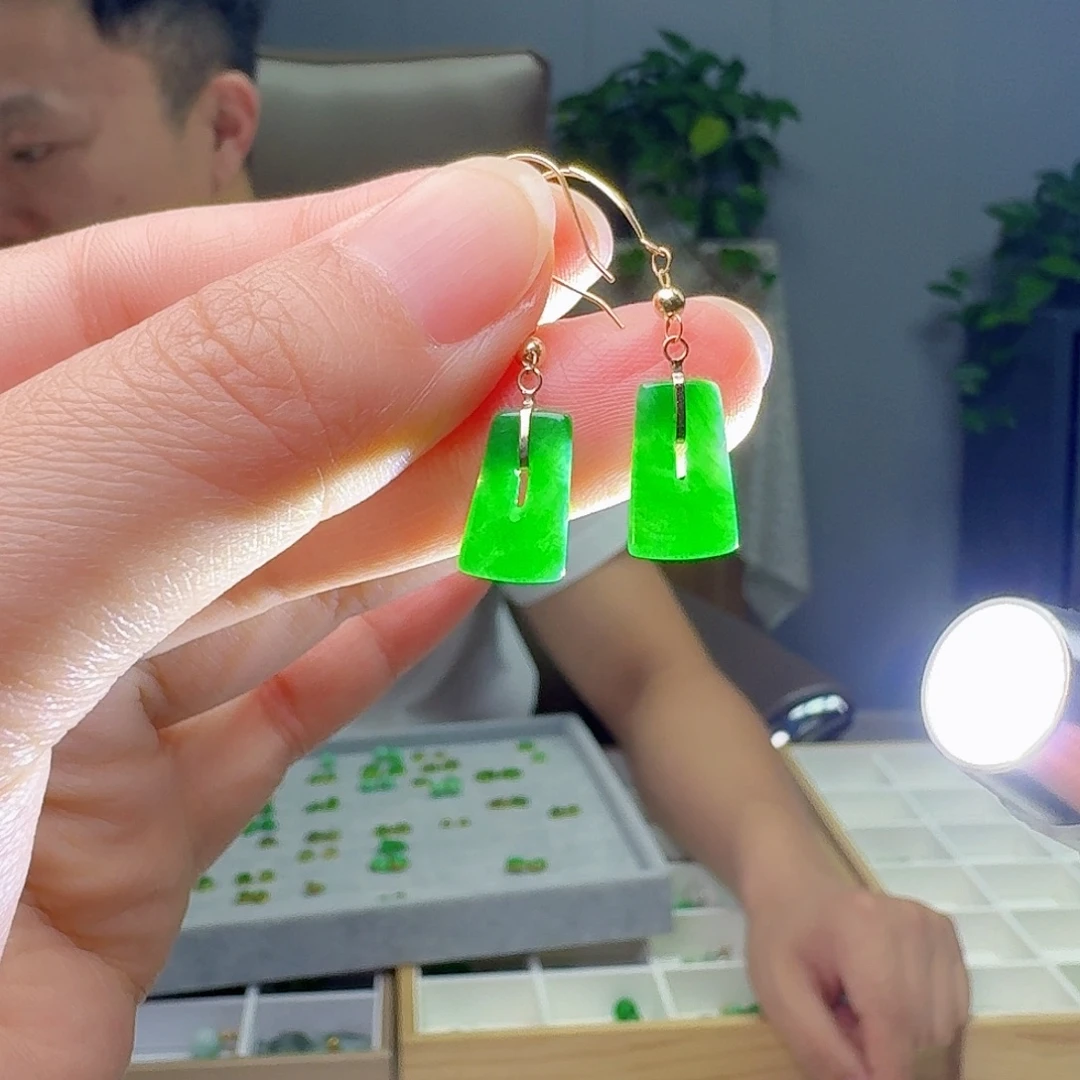 翡翠18K金镶嵌耳饰天然