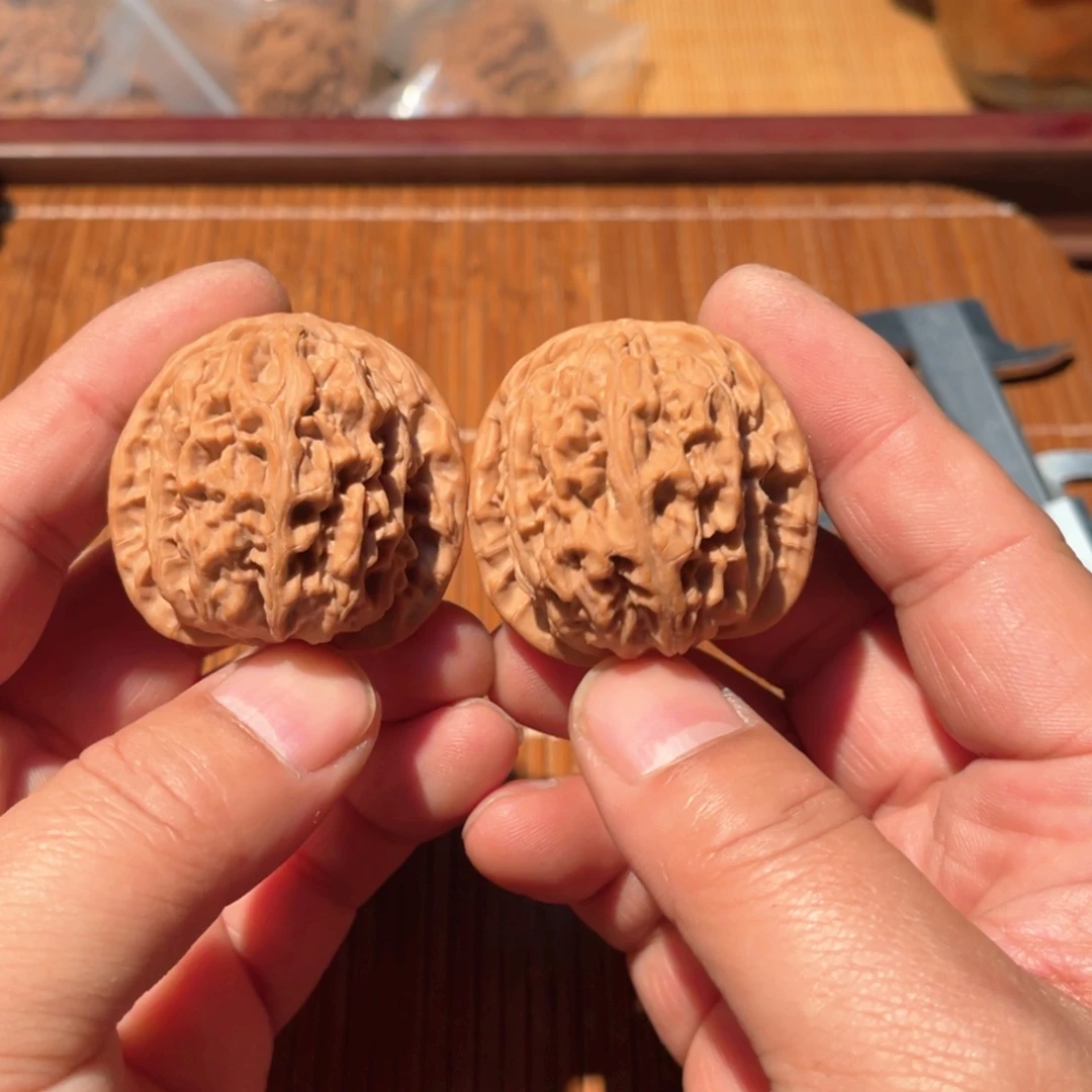 左***）文玩核桃吊坠核老闷