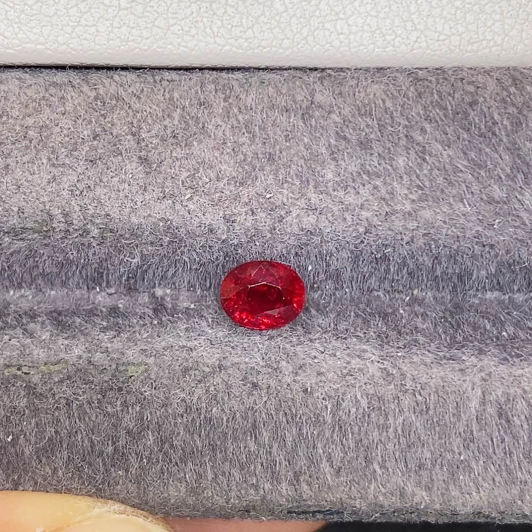 红宝石裸石1.04克拉天然无烧玻璃体满火彩鸽血红红宝石