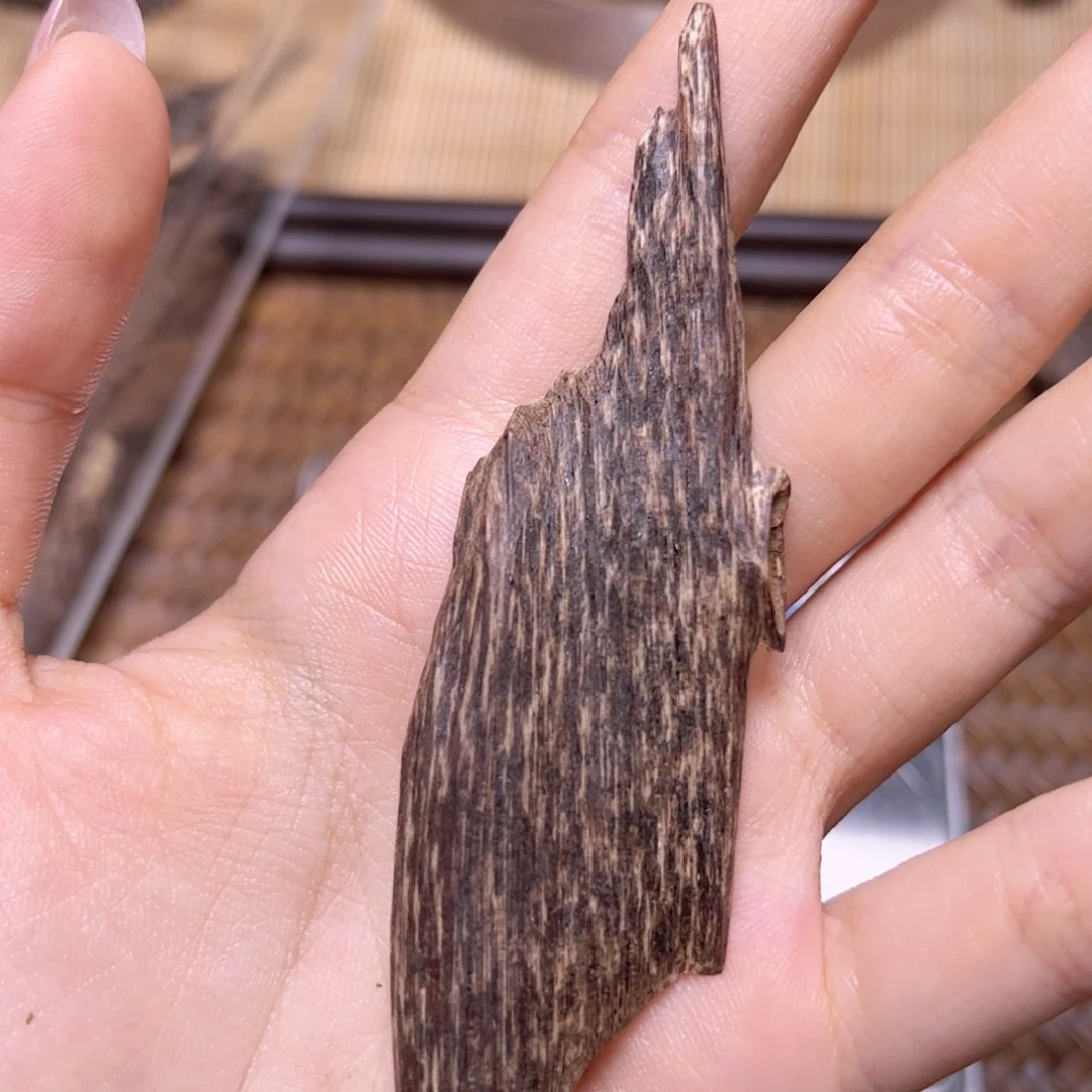 璀***空香榧木海南大山2000年糖结沉水牙沉4.4克