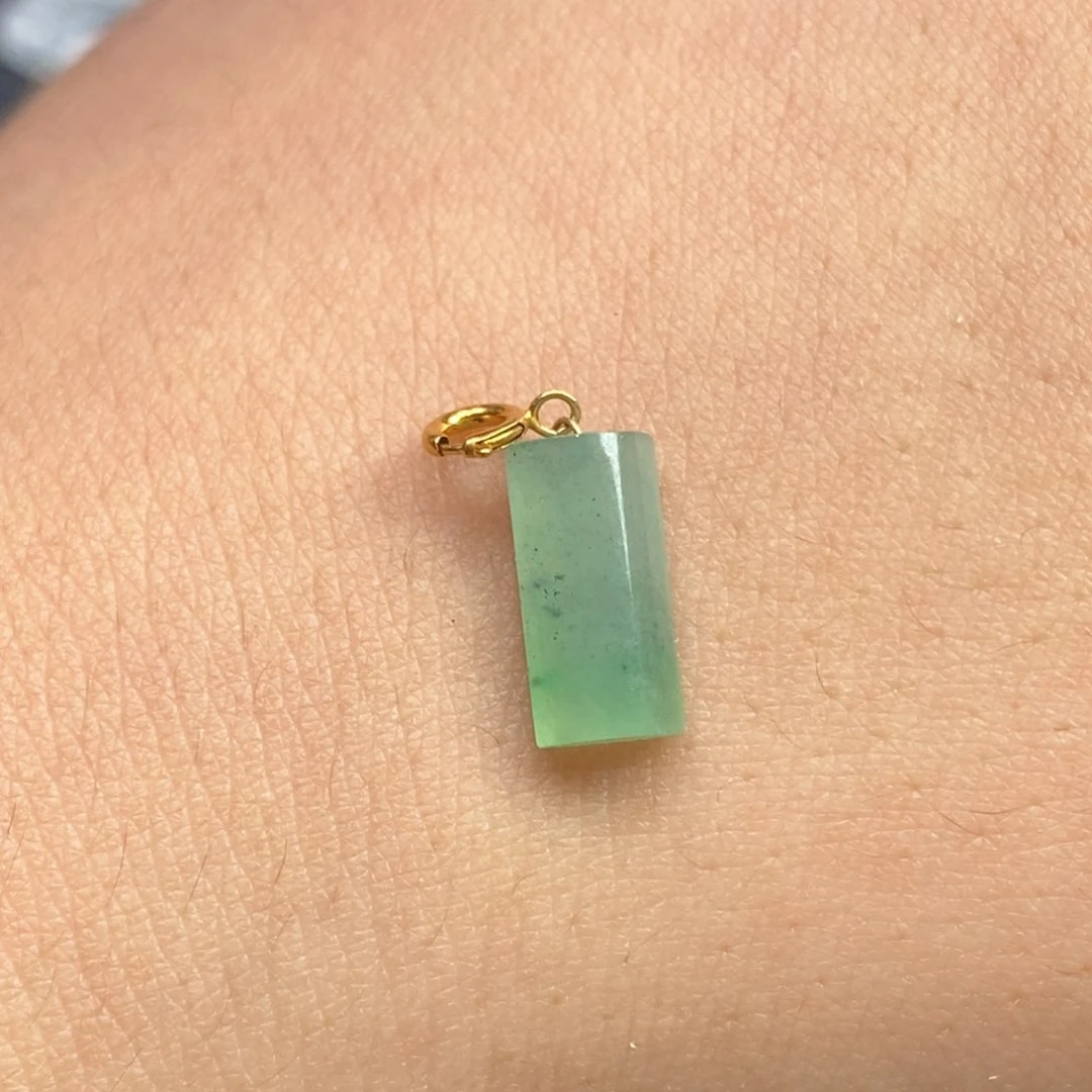 翡翠18K金镶嵌颈饰无事牌