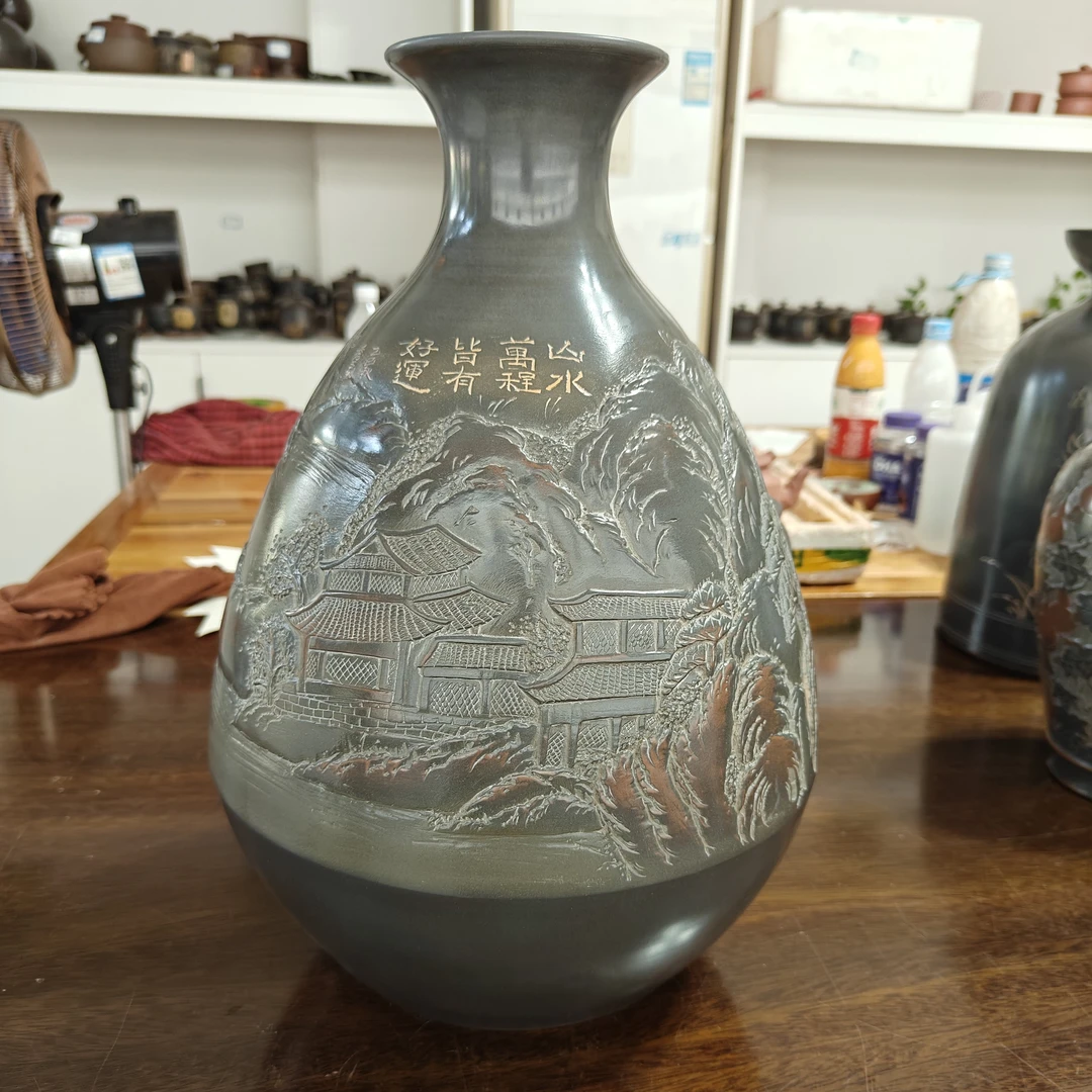 纯手工花瓶浮雕山水，高约39厘米
