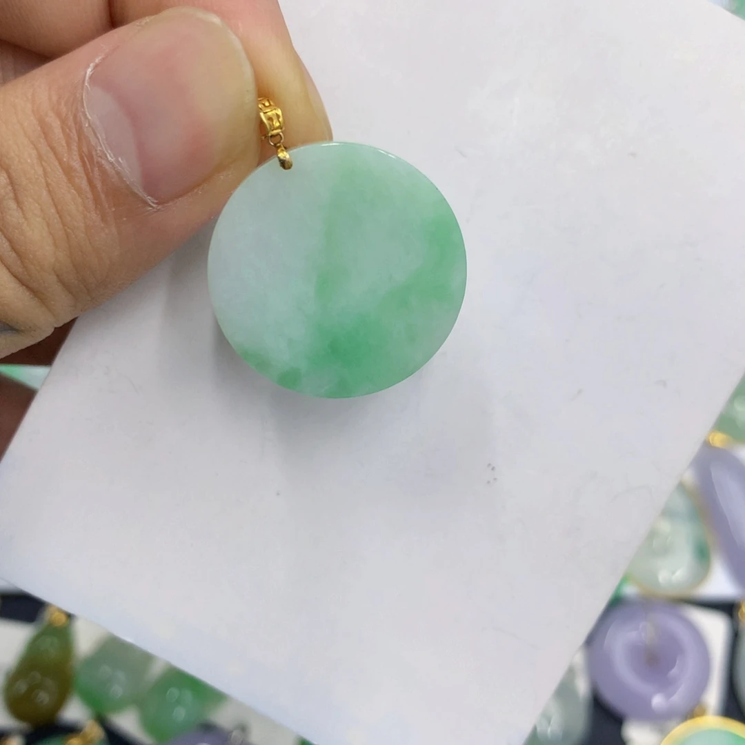 翡翠18K金镶嵌颈饰翡翠