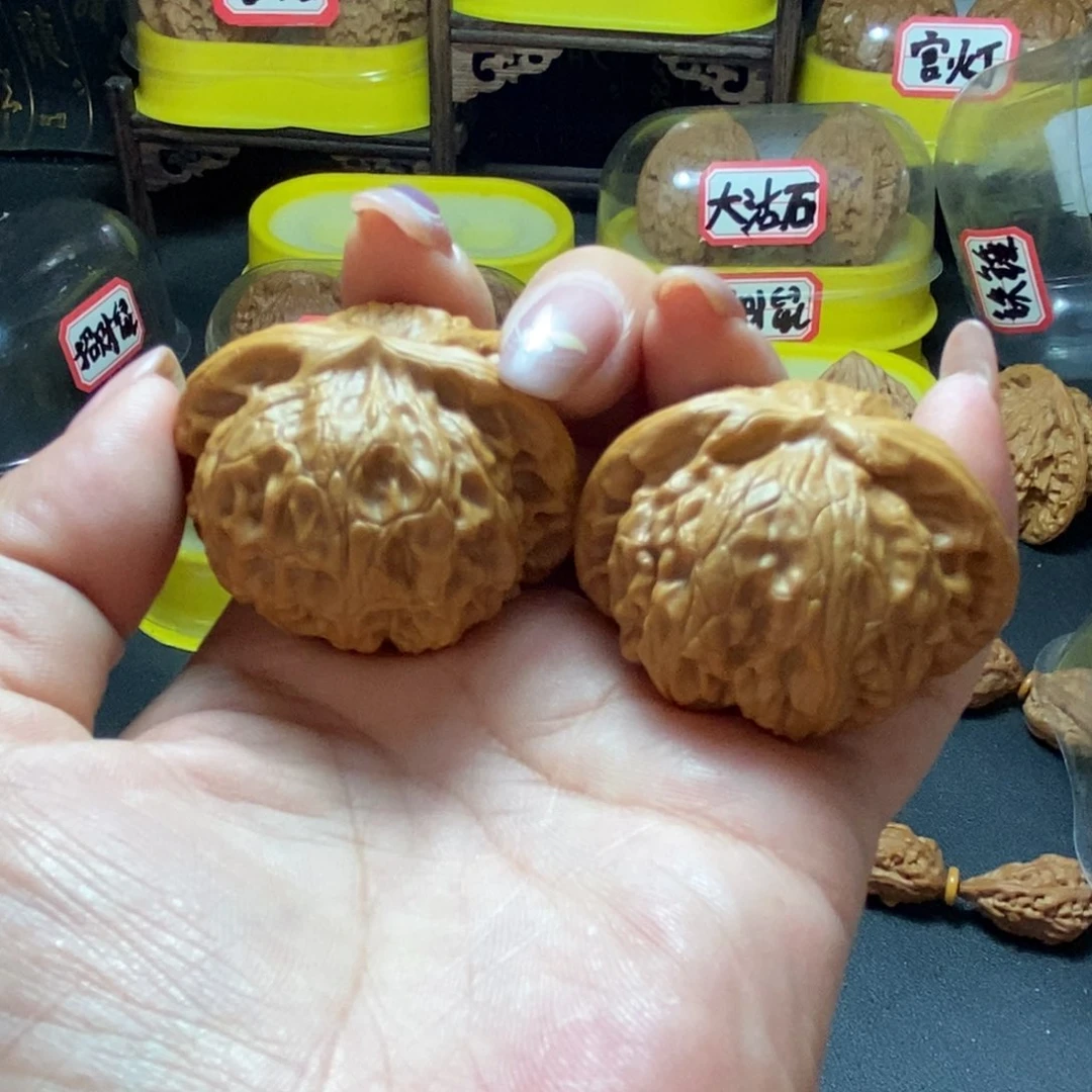 文玩核桃把件止*宫灯