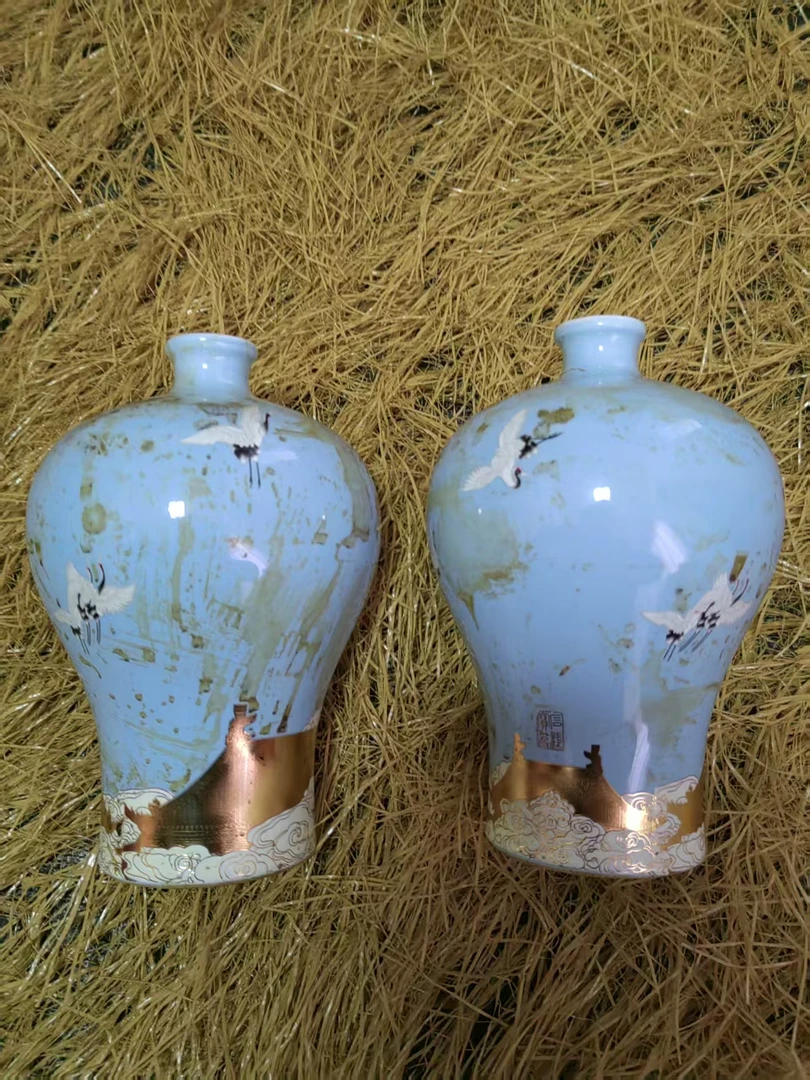 瓷器  蓝鹤瓶 梅萍 一对