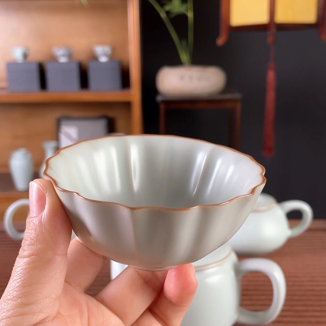 吱***C经典款的设计风格