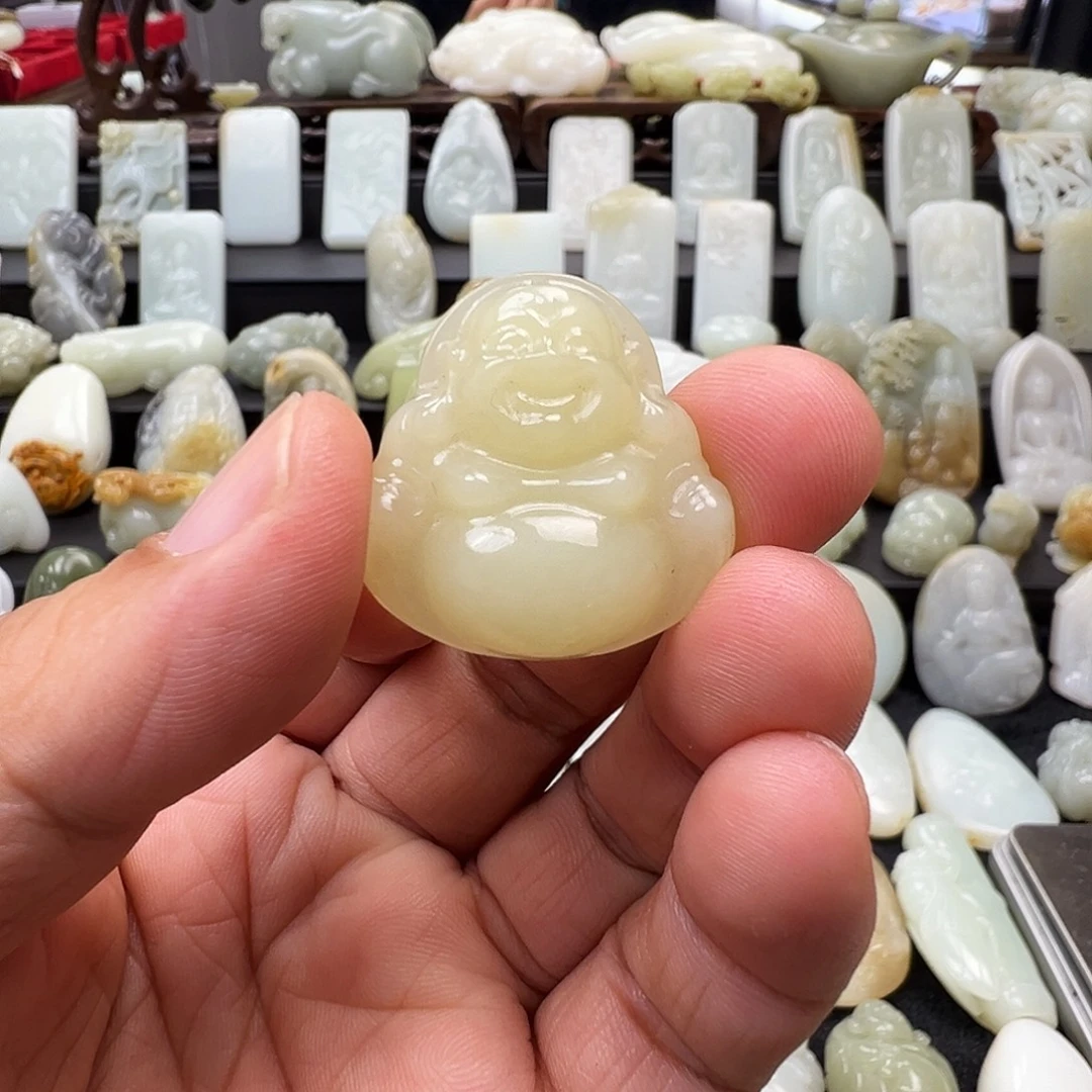 梦***娃和田玉未镶嵌颈饰