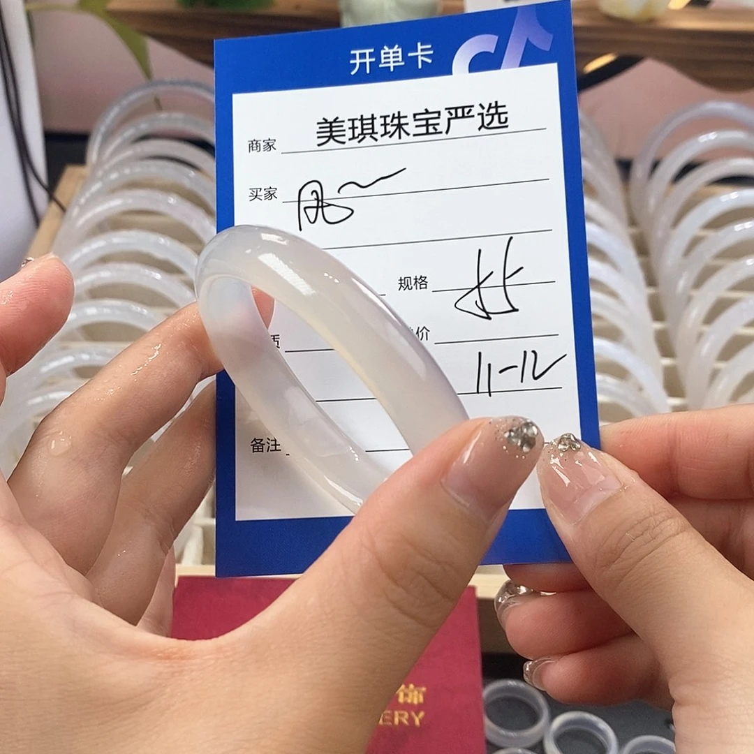 玛瑙/玉髓手镯未镶嵌风*?
