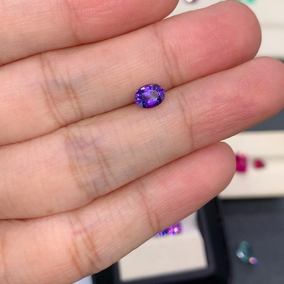 *****彩色蓝宝石裸石81分