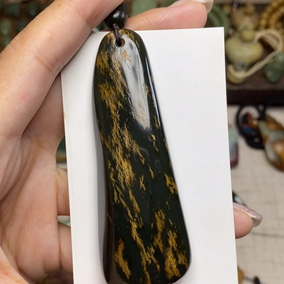 涅***生岫岩河磨玉（透闪石质玉）未镶嵌颈饰