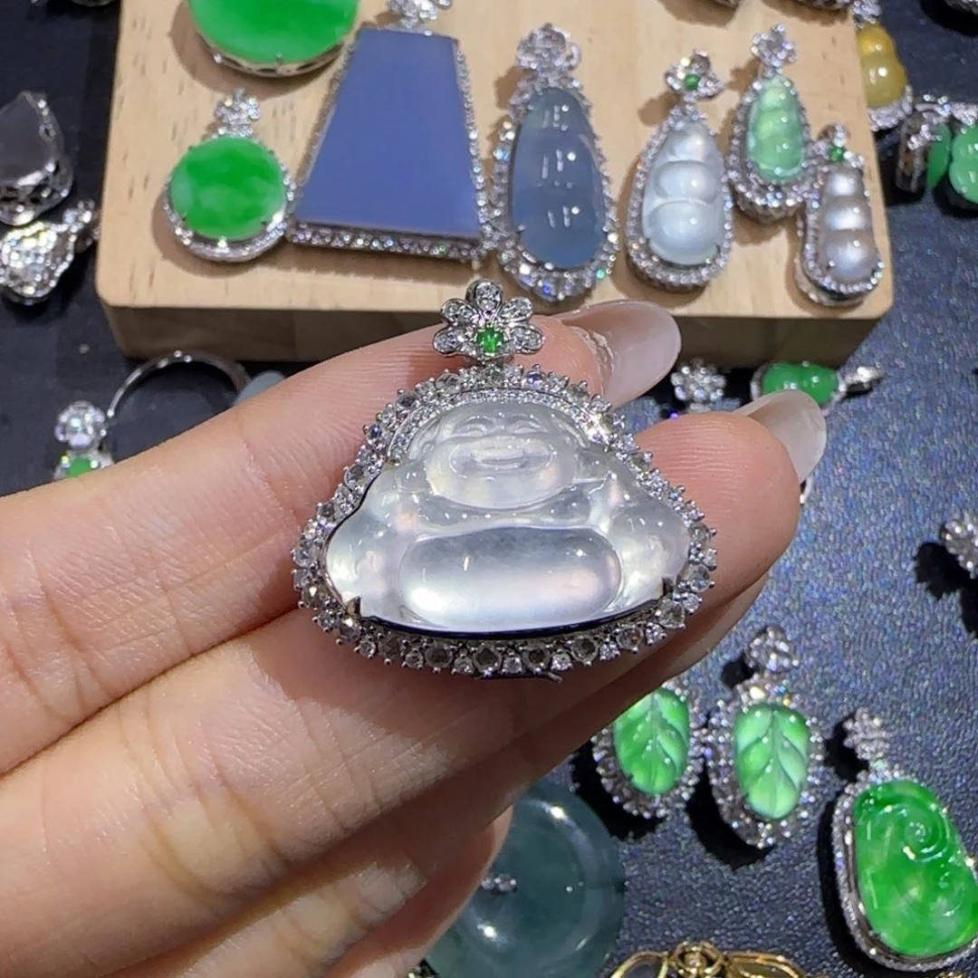 钱***辈颈饰18K金镶嵌翡翠精品