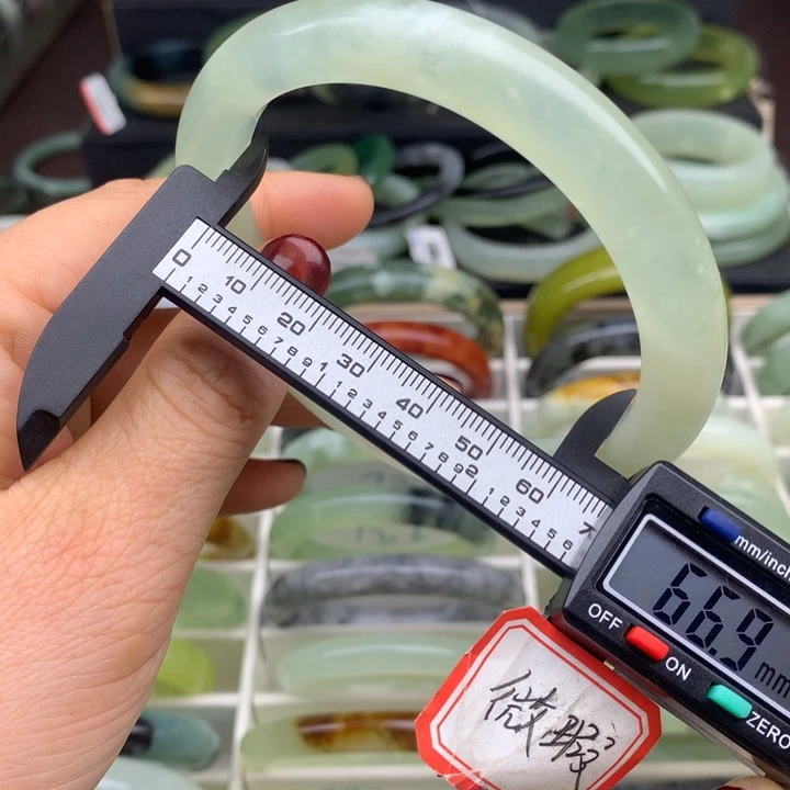 蛇纹石玉未镶嵌手镯741