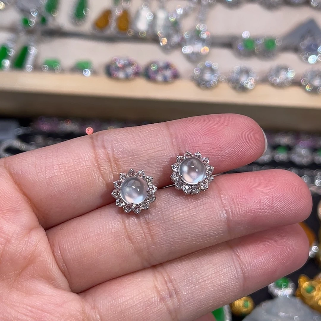 18K金镶嵌翡翠耳饰玻璃种冰蛋