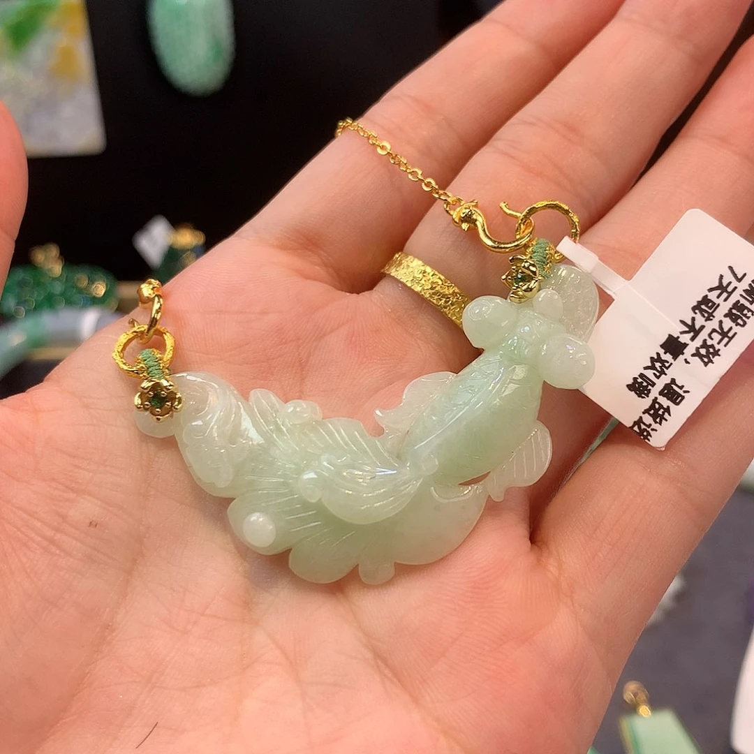 翡翠未镶嵌吊坠(赠链)