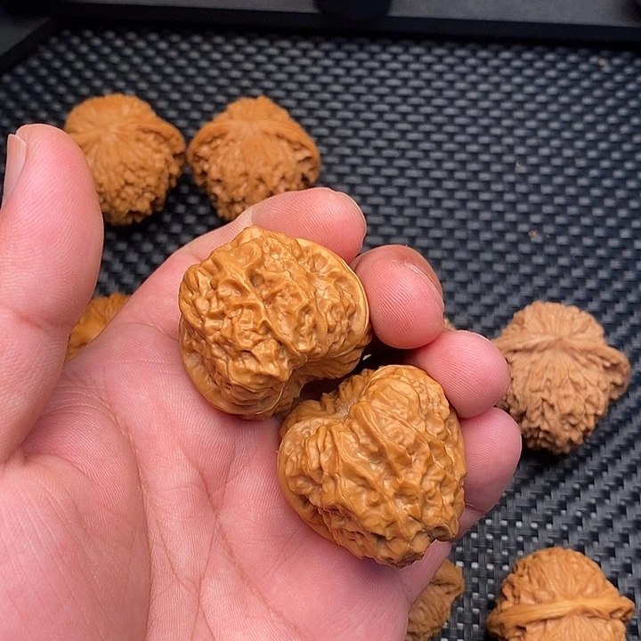 文玩核桃把件红皮蛙边38肚42尺放漏