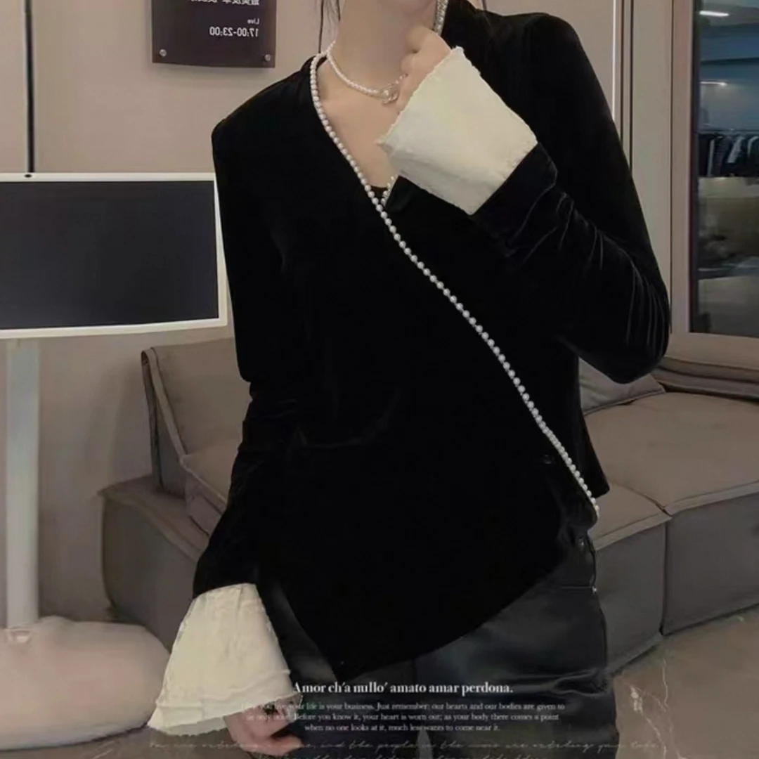 欧货2025新款V领丝绒打底衫女高级感时尚洋气蕾丝拼接钉珠长袖