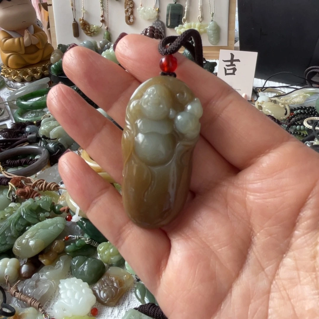 和田玉未镶嵌颈饰佛公