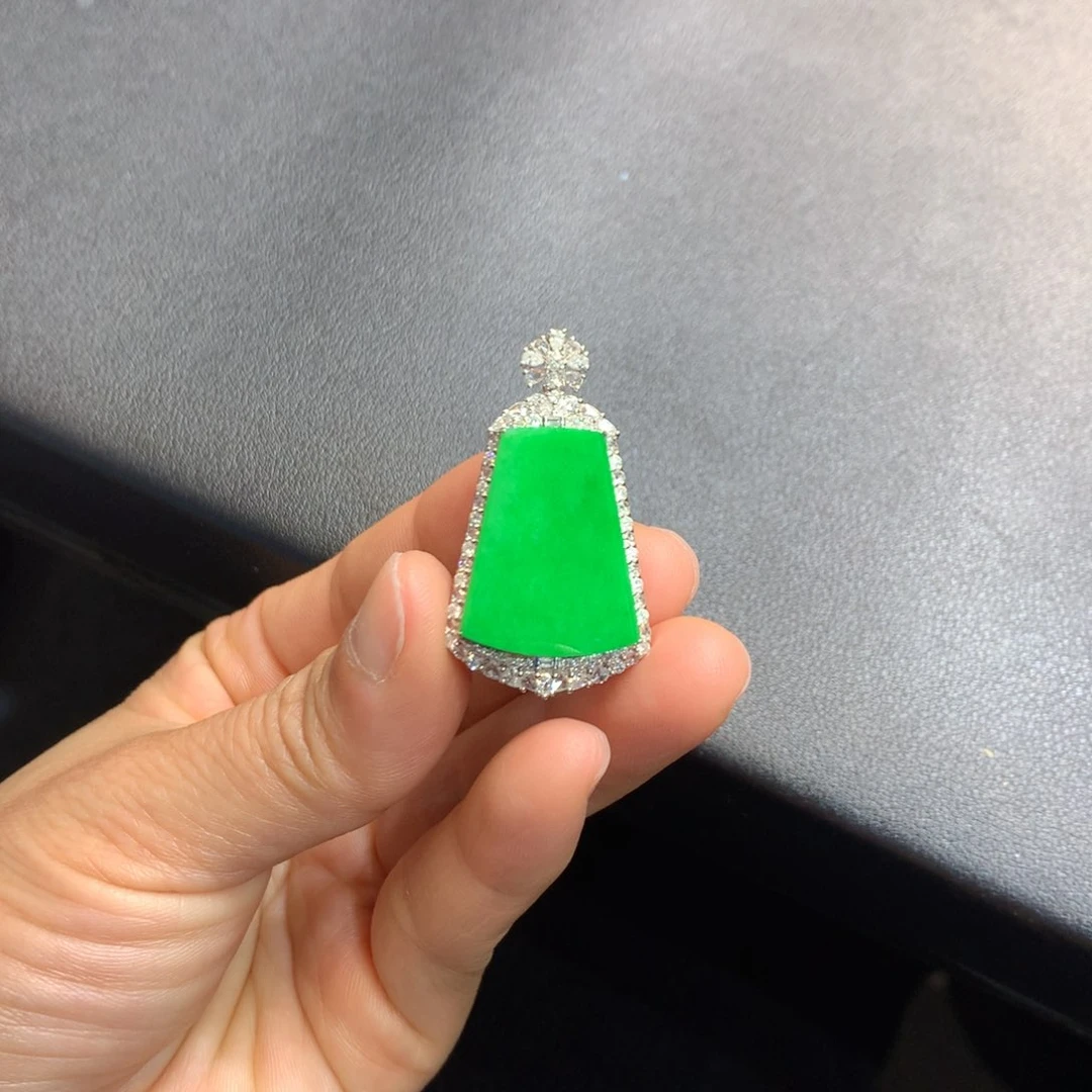 翡翠吊坠(不含链)18K金镶嵌