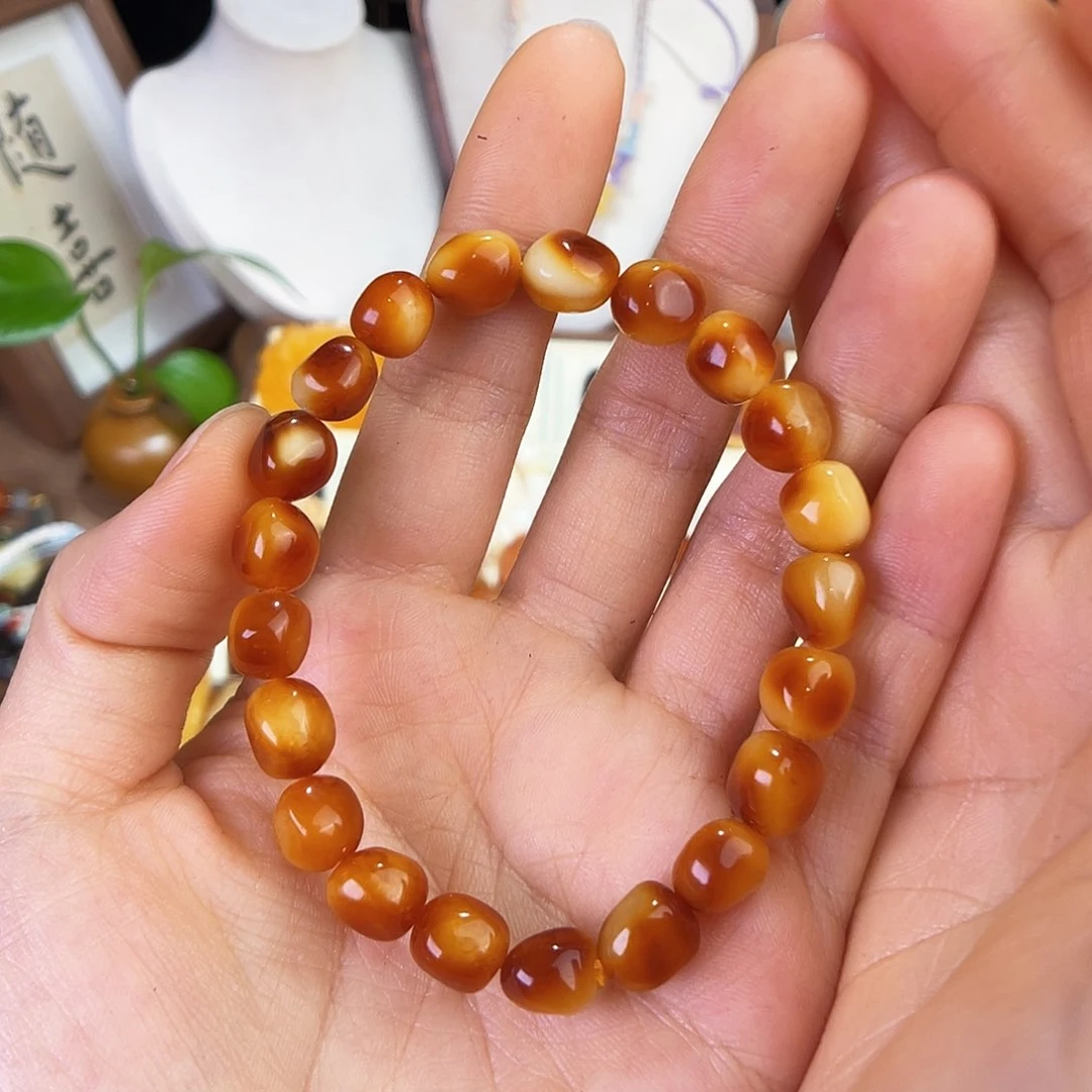 琥珀珠宝奇石未镶嵌。