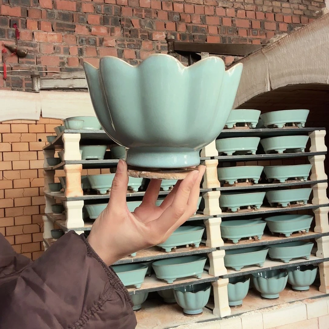 摆件天青釉大号莲花碗微瑕