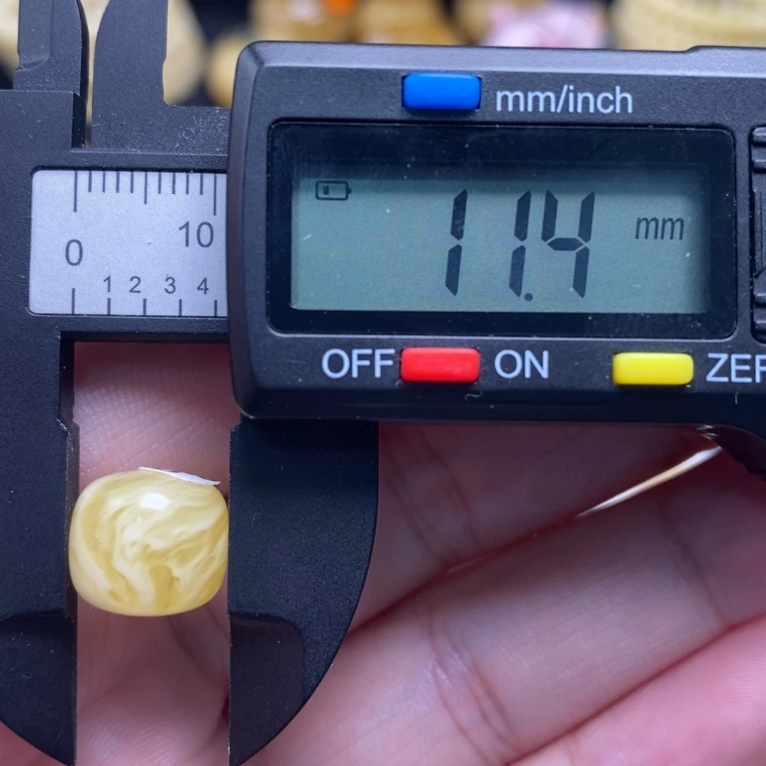 蜜蜡未镶嵌珠宝奇石