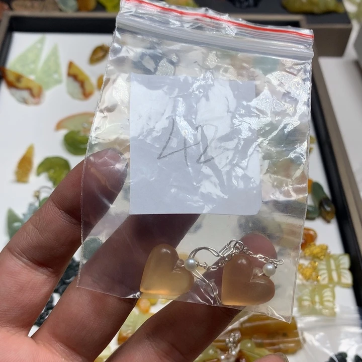 蛇纹石玉耳钉足银镀金镶嵌李*兰