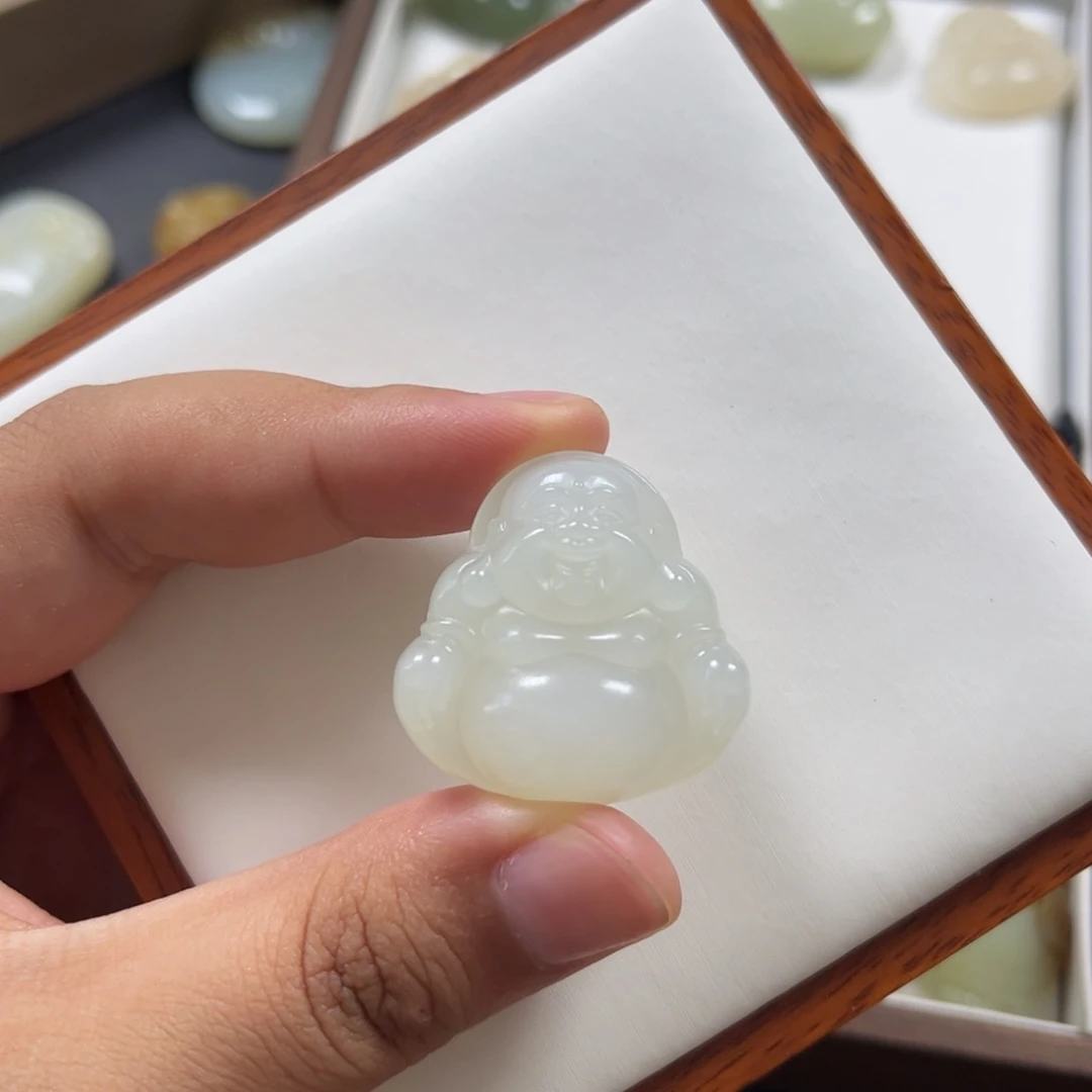 怪***丽和田玉未镶嵌颈饰