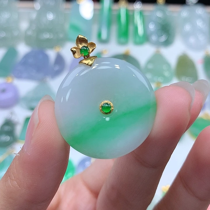 翡翠18K金镶嵌颈饰翡翠