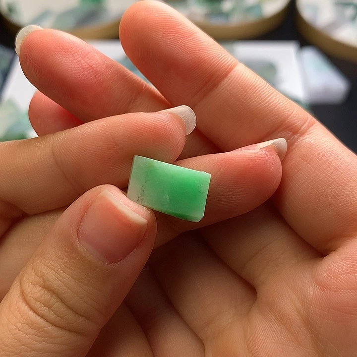 定制翡翠未镶嵌孙*乐料子