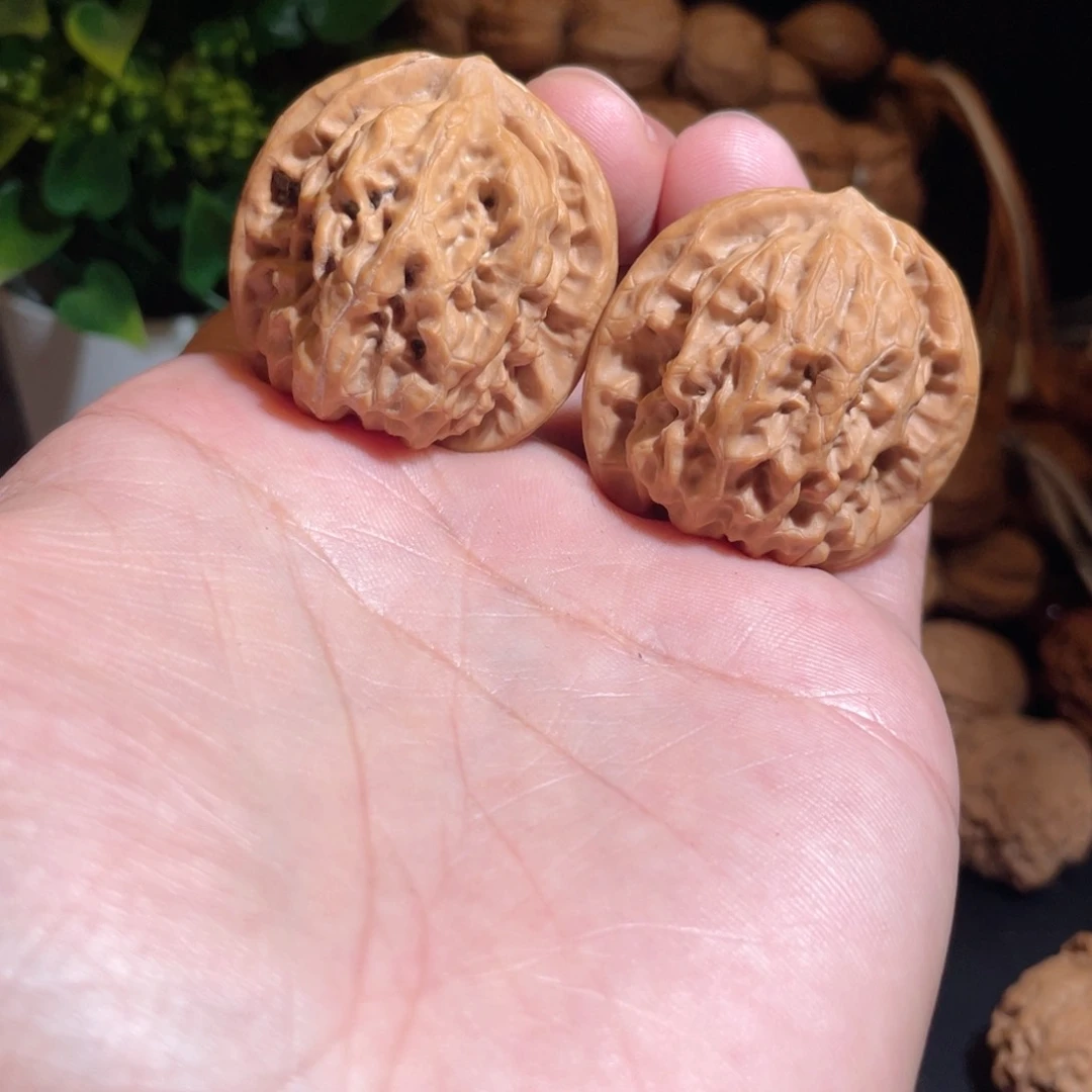 文玩核桃把件38磐石