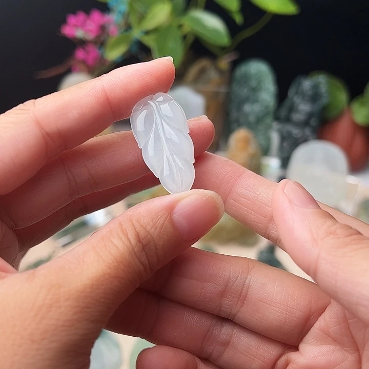 翡翠未镶嵌颈饰叶子