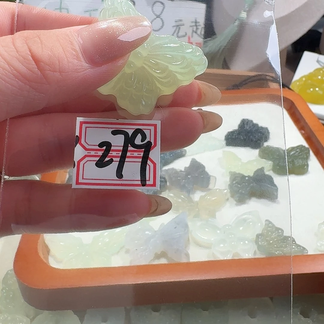 蛇纹石玉颈饰合金精美礼品
