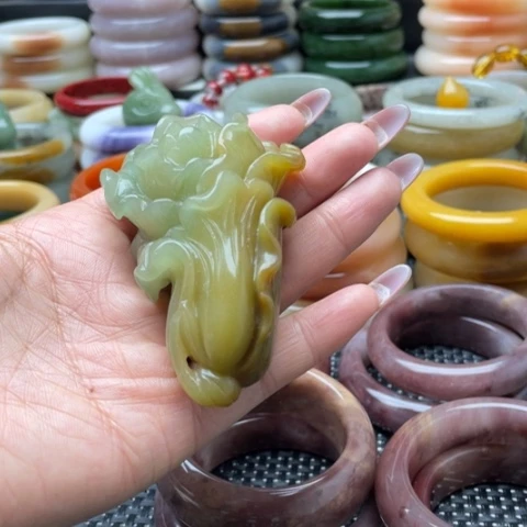 未镶嵌手镯石英岩玉
