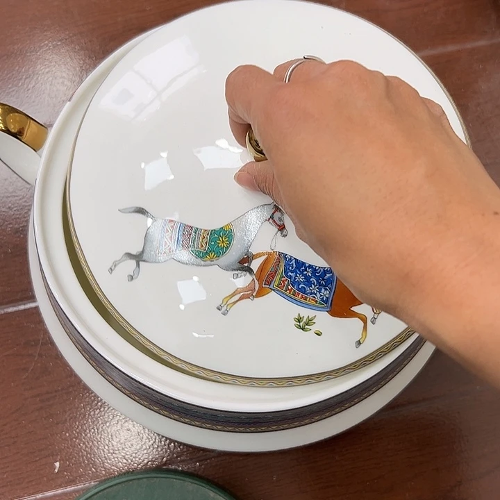 搪瓷瑕疵双福马煲一个