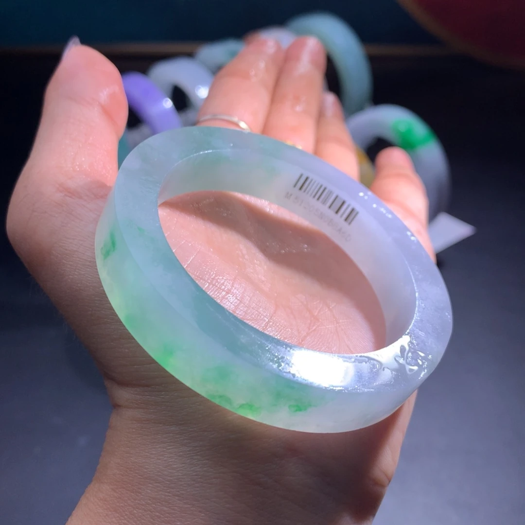 未镶嵌翡翠手镯定制翡翠