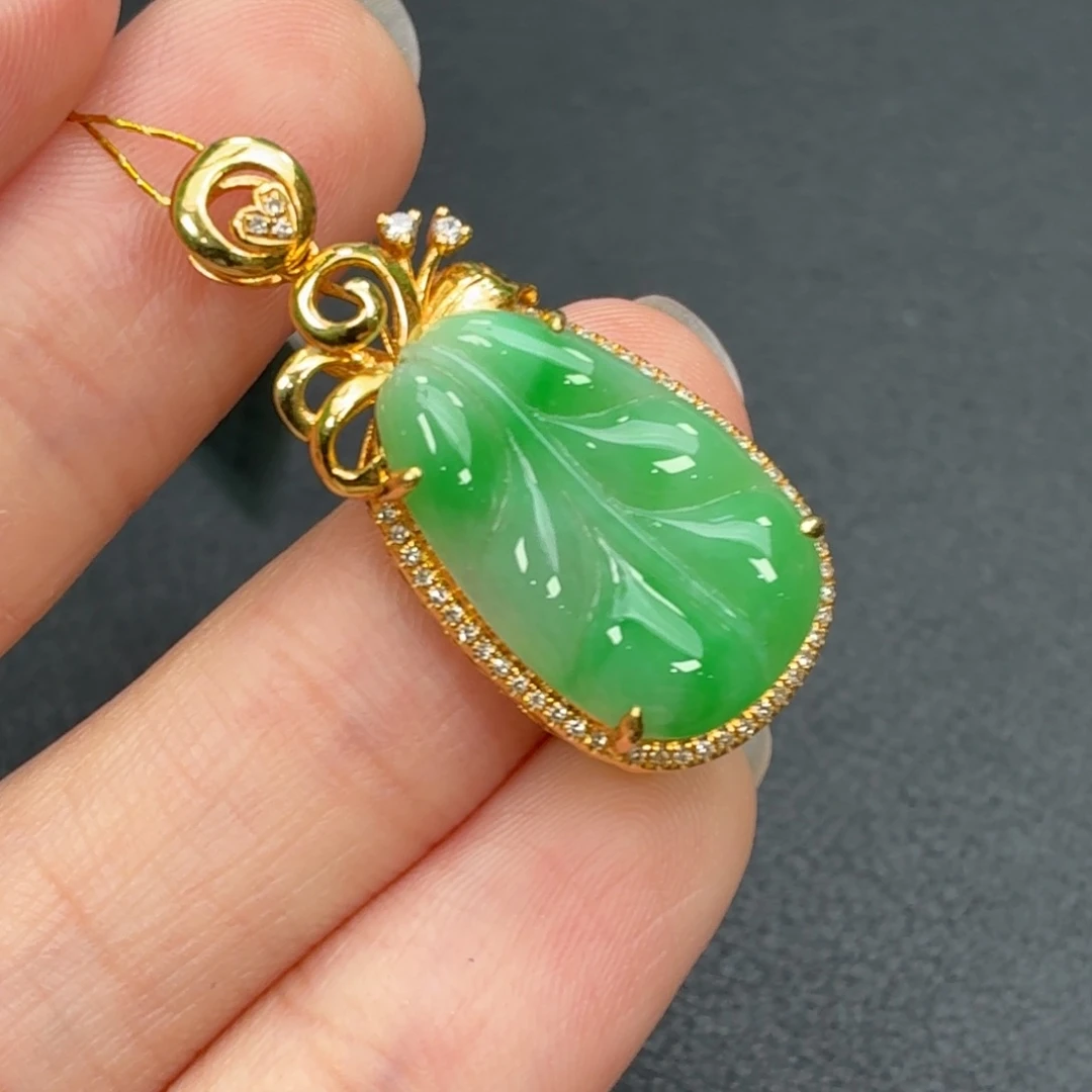翡翠18K金镶嵌颈饰