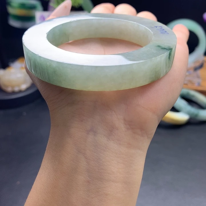 未镶嵌翡翠手镯定制翡翠