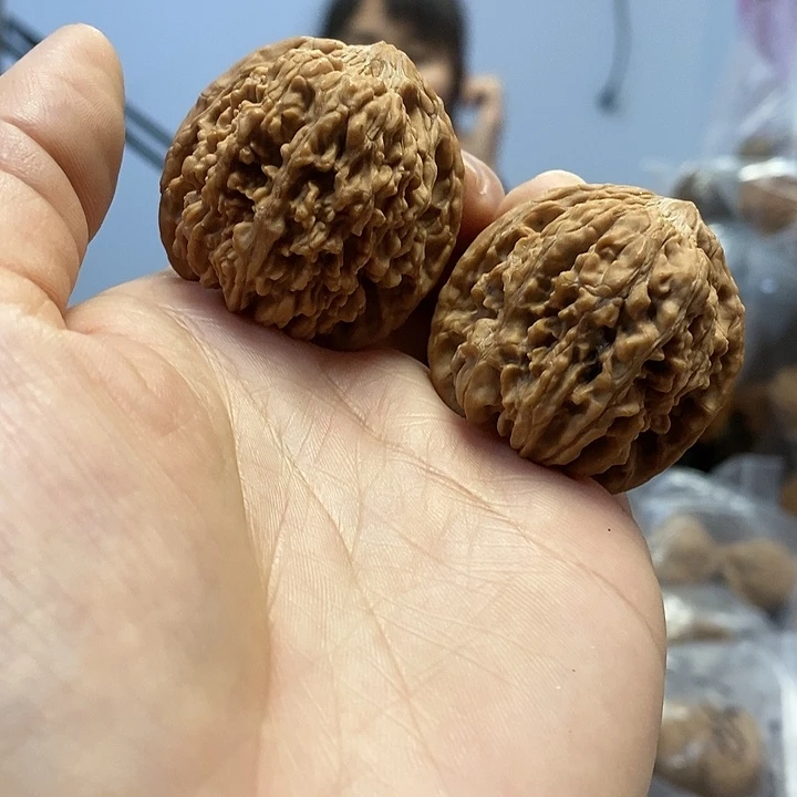 文玩核桃把件36.5红皮满天星