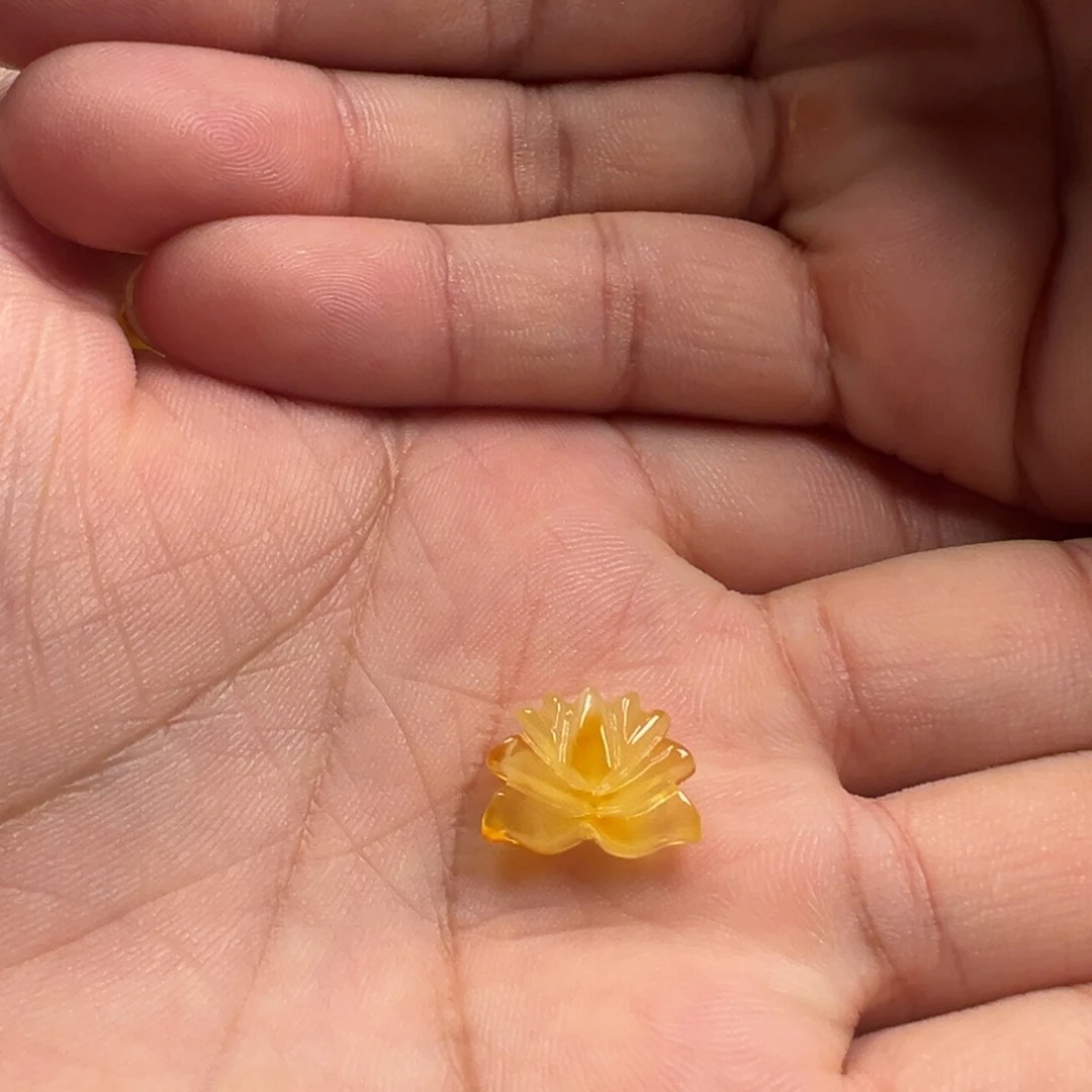 蜜蜡颈饰未镶嵌莲花提溜吊坠