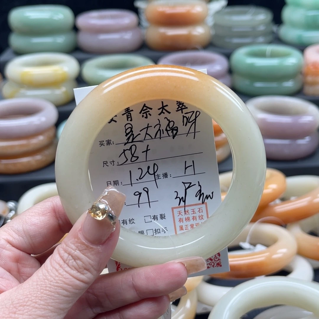 石英质玉手镯未镶嵌是***～