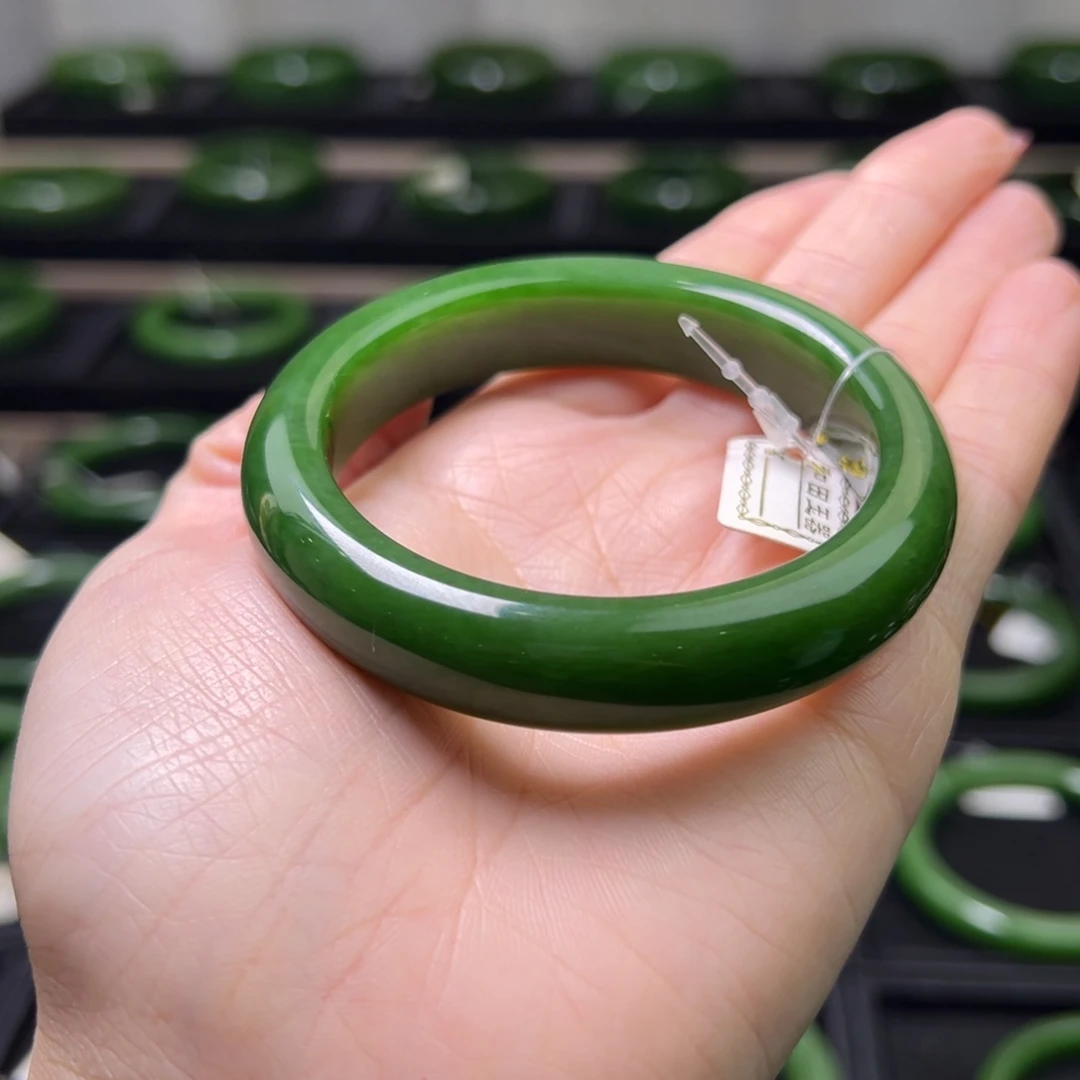 和田玉（碧玉）未镶嵌手镯