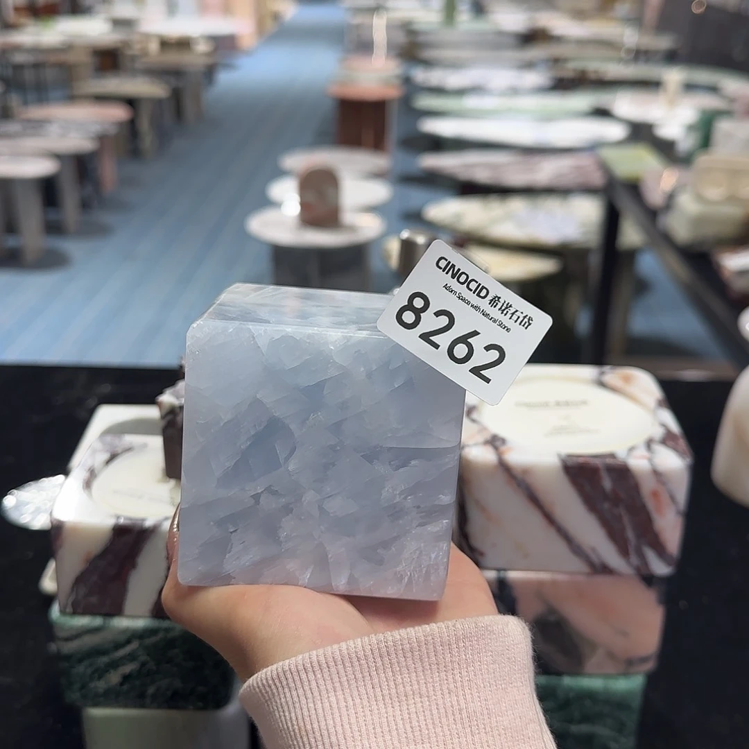 8262蓝水晶墩墩。