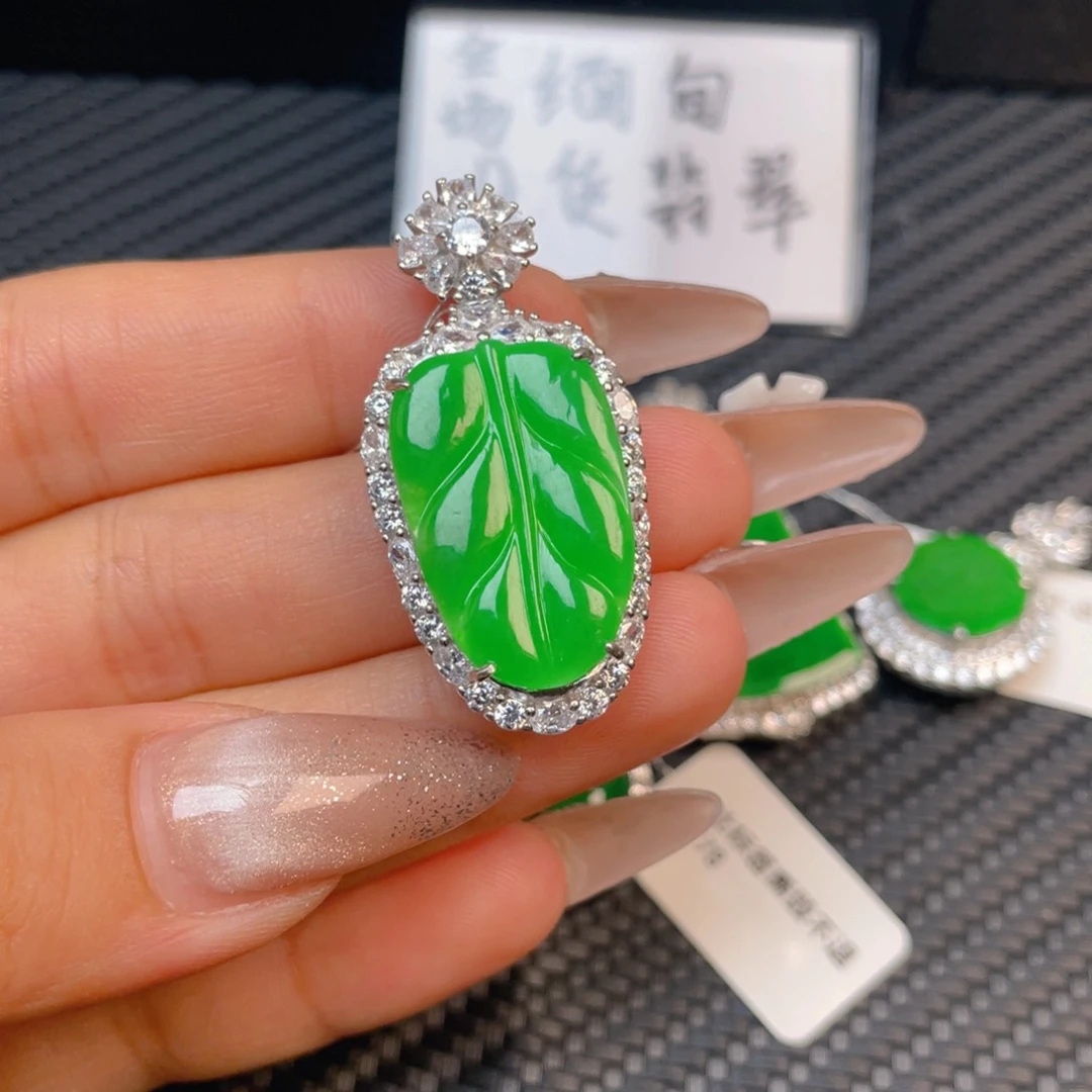 翡翠银S925镶嵌颈饰翡翠