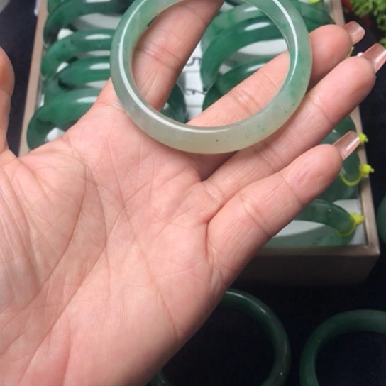 石英质玉未镶嵌手镯